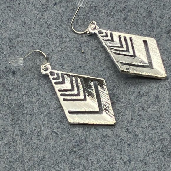 Dangle Pierced Earrings Silver Blue Enamel Chevron Hook Retro Nautical Classic - Picture 6 of 7